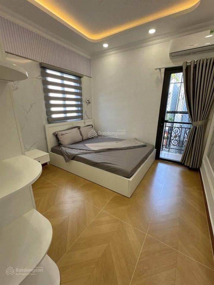 Bán nhà 5 tầng  phan xích long chỉ 8,x tỷ  dt 50m vuông a4  tặng full nt 5pn  shr đầy đủ