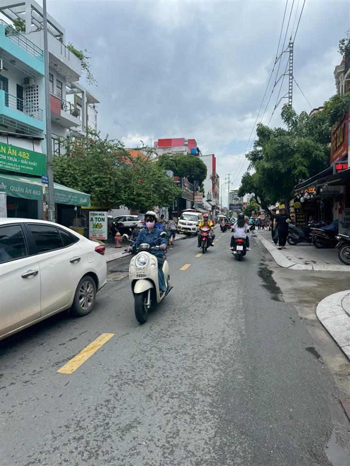 Bán nhà 5 tầng  phan xích long chỉ 8,x tỷ  dt 50m vuông a4  tặng full nt 5pn  shr đầy đủ