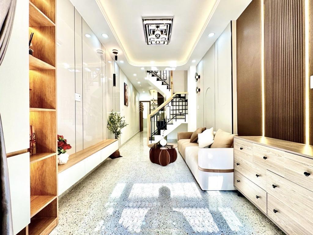 Ngay phạm văn đồng, p1, gò vấp  mặt tiền đường số  3pn, 3wc  cửa trước, cửa sau  55m2  7.65 tỉ