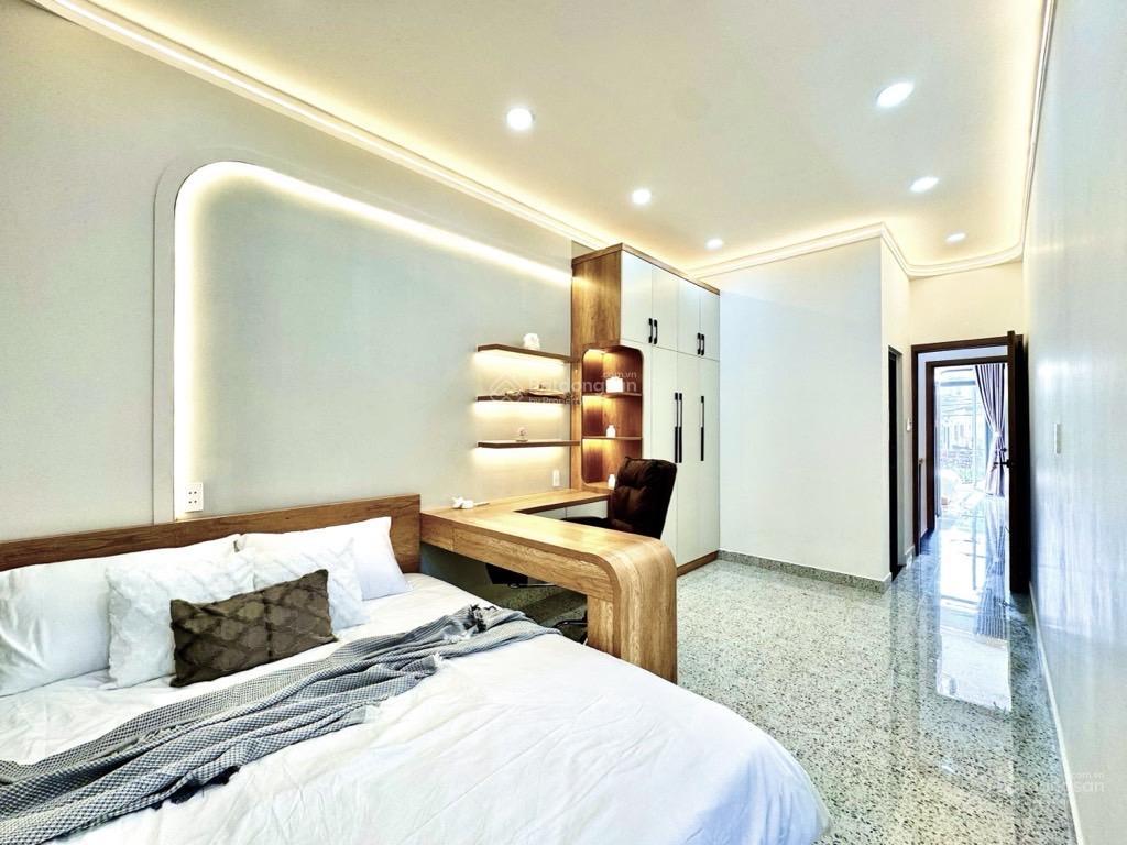 Ngay phạm văn đồng, p1, gò vấp  mặt tiền đường số  3pn, 3wc  cửa trước, cửa sau  55m2  7.65 tỉ