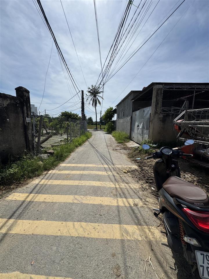 Nhà mặt tiền đường đồng cây da diên sơn