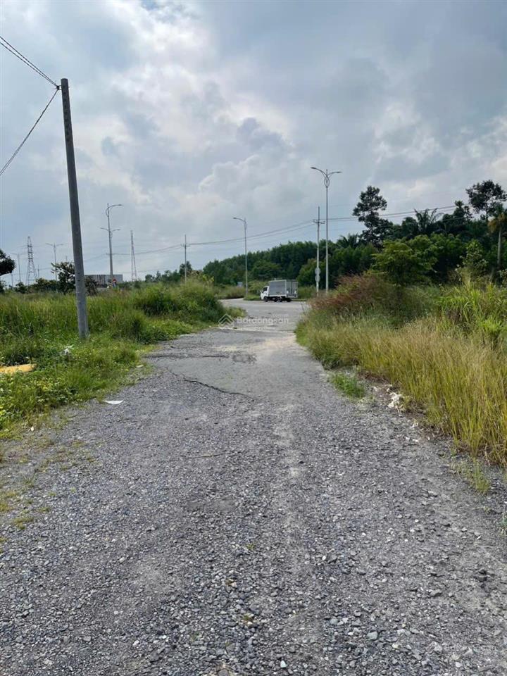 Bán đất mặt tiền, sổ hồng riêng, thổ cư 100%, vị trí đẹp, tiềm năng tăng giá