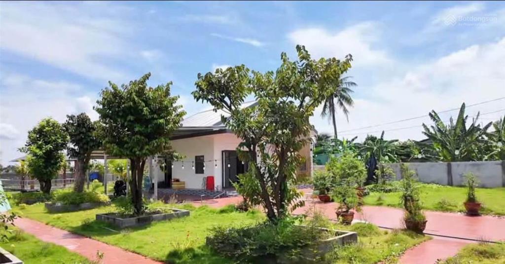 Chủ kẹt bank nên cần bán gấp căn nhà vườn 1300 mét vuông có sẵn thổ cư, giá 240tr