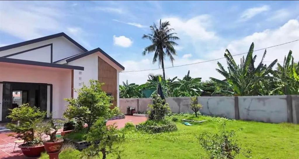 Chủ kẹt bank nên cần bán gấp căn nhà vườn 1300 mét vuông có sẵn thổ cư, giá 240tr