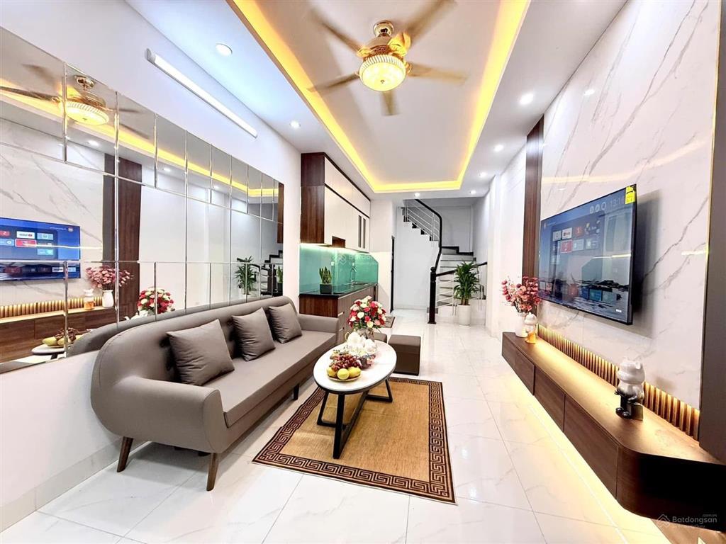 Bán nhà phố thái thịnh ngõ thoáng rộng vf3 lùi cửa, vài bước chân ra phố, diện tích 38m2x5tầng