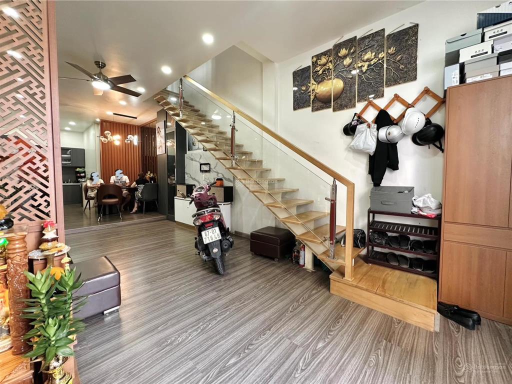 Sát ga metro !bán nhà phân lô cầu diễn 120m2x5t, lô góc, ô tô tránh, ngõ thông,mt=18m, giá 20.5 tỷ