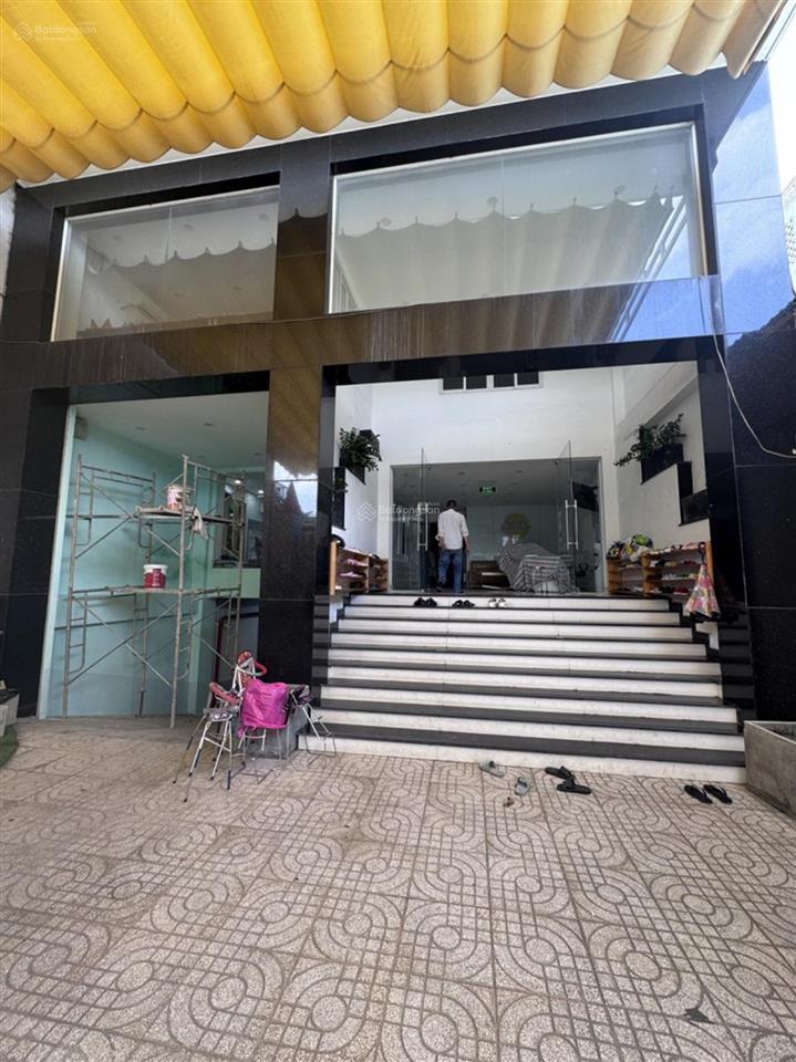 Bán nhà mặt tiền đường 42 lê văn thịnh, ngang 9m, có hầm, thang máy, nhà mới đẹp, 6 tầng