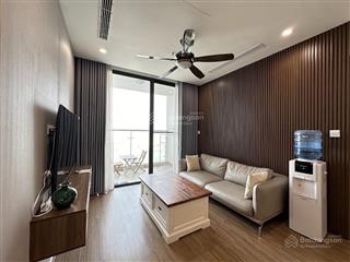 Chính chủ bán gấp căn 2 ngủ view hồ vinhomes skylake, dt 66 m2, giá 8,8 tỷ, full nội thất