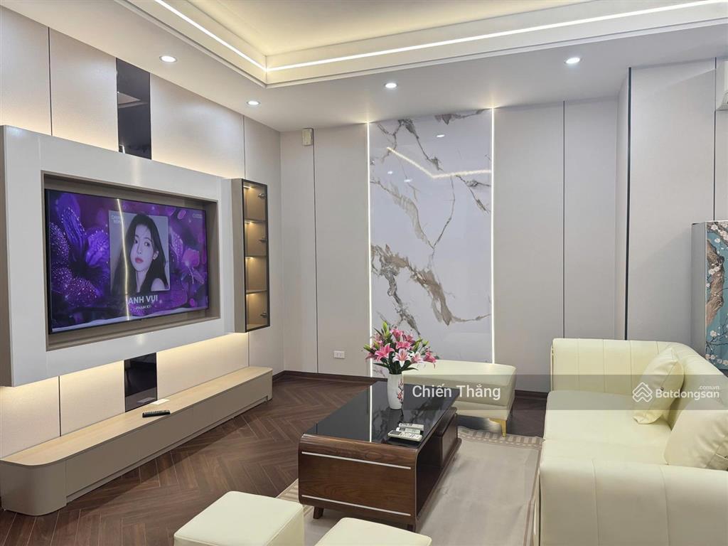 Chính chủ bán gấp căn 3pn2wc, 85m2, giá 8.1 tỷ tại 17t7 kđt trung hòa, full nội thất,  0985 284 ***