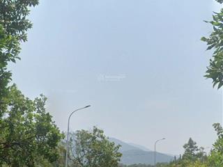 Đất 20 mét mặt tiền đường 713. sau có suối. thổ cư đã có 77m2. sổ hồng chính chủ. cảm ơn các bạn