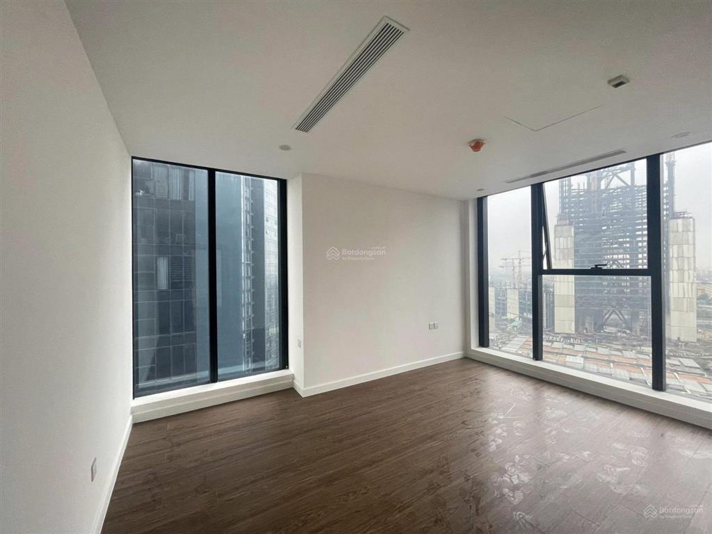 Bán căn góc 3 phòng ngủ/104m2  2logia sunshine city tầng đẹp view nội khu.  0966 286 ***