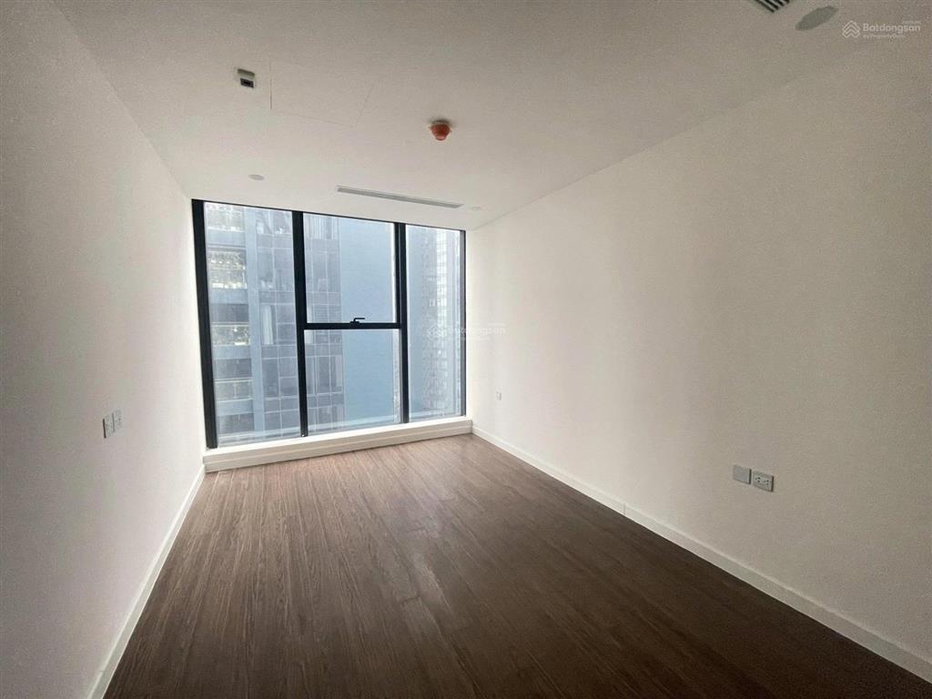 Bán căn góc 3 phòng ngủ/104m2  2logia sunshine city tầng đẹp view nội khu.  0966 286 ***