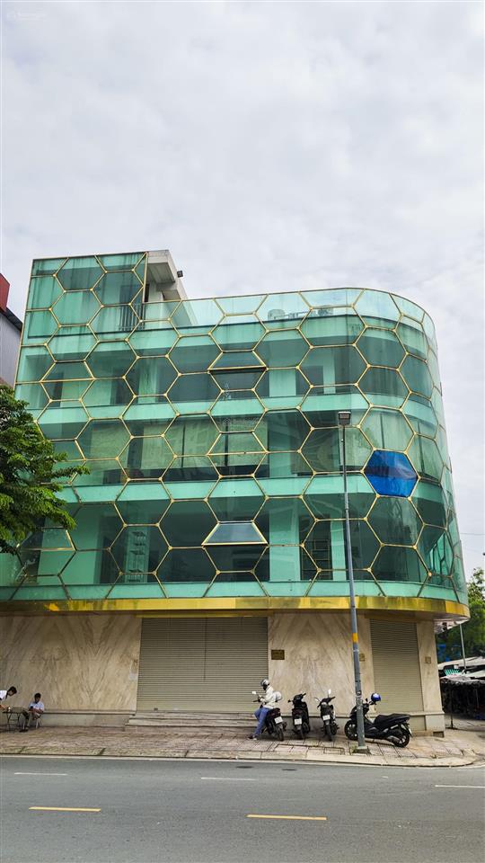 Cần bán tòa nhà văn phòng 5 tầng (771m2 sàn)