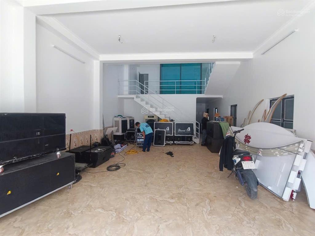 93m2 xuân bách sẵn nhà tầng rưỡi. gần chợ, khu công nghiệp nội bài. ô tô 7 chỗ vào thoải mái