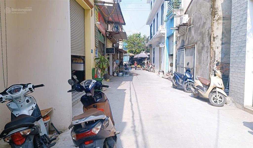 93m2 xuân bách sẵn nhà tầng rưỡi. gần chợ, khu công nghiệp nội bài. ô tô 7 chỗ vào thoải mái