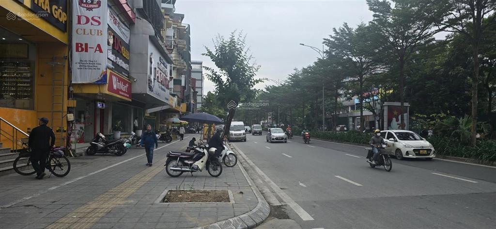 Mặt phố 100 m2 giá mềm cho đầu tư, chỉ 400 triệu/m2, sổ vuông đét, tại nguyễn khánh toàn cầu giấy.