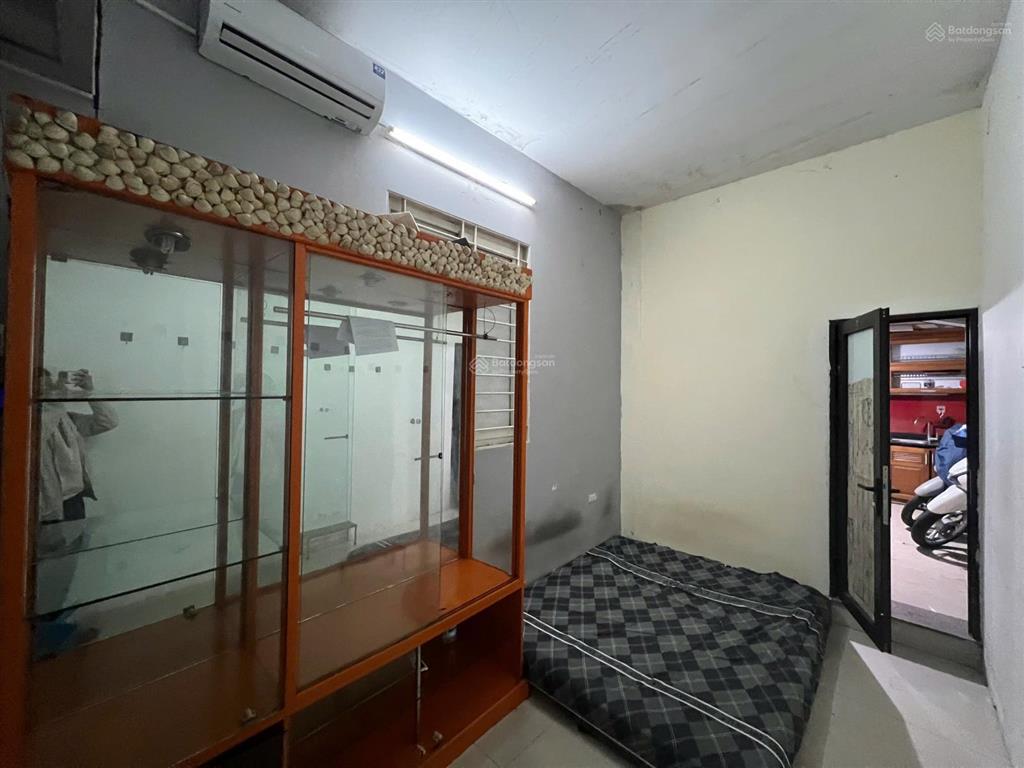 Cho thuê nhà trọ đầy đủ nội thất tại số 2a ngõ 85 bát khối, 1,8 triệu, 17 m2 ngay đê cự khối!!!