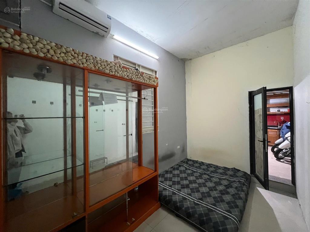 Cho thuê nhà trọ đầy đủ nội thất tại số 2a ngõ 85 bát khối, 1,8 triệu, 17 m2 ngay đê cự khối!!!
