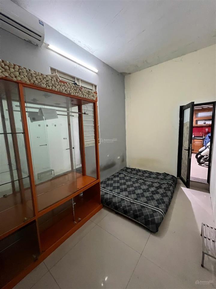 Cho thuê nhà trọ đầy đủ nội thất tại số 2a ngõ 85 bát khối, 1,8 triệu, 17 m2 ngay đê cự khối!!!