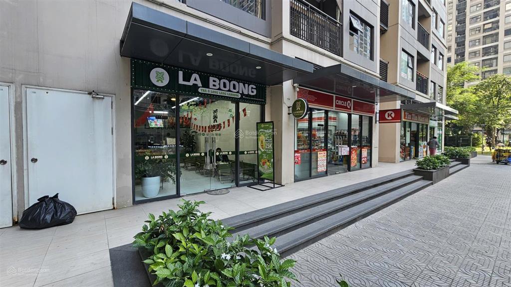 Bán shop vinhomes smart city giá bán 8,5 tỷ, 35 m2, căn shop hiện đang cho thuê 25 triệu / tháng
