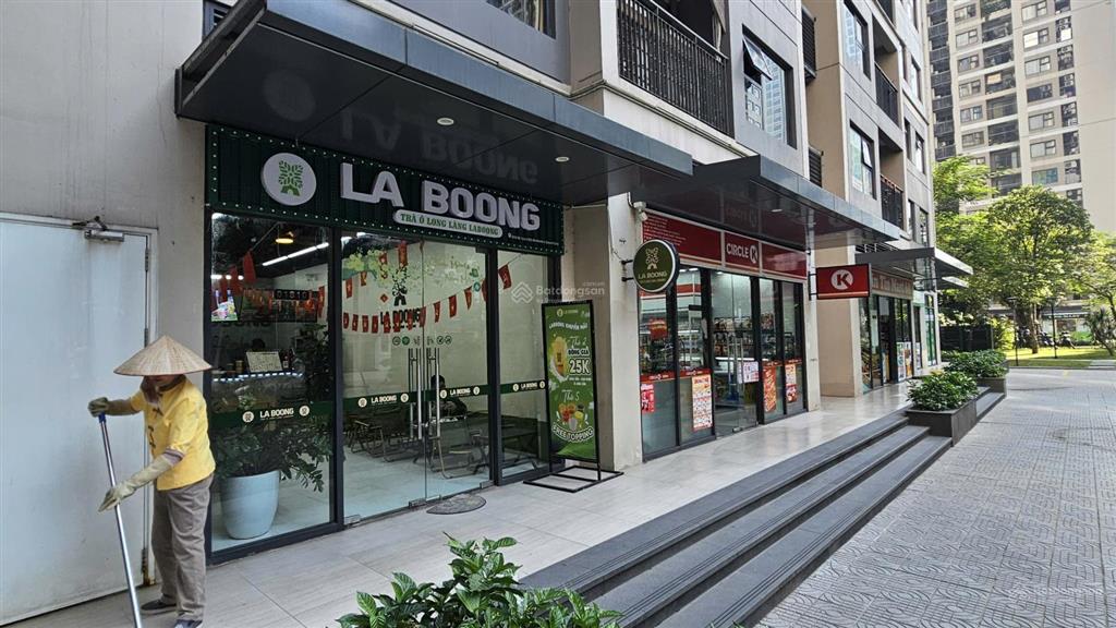 Bán shop vinhomes smart city giá bán 8,5 tỷ, 35 m2, căn shop hiện đang cho thuê 25 triệu / tháng