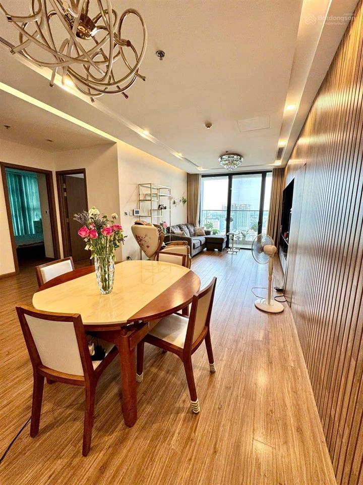 Bán chung cư m2 vinhomes metropolis liễu giai ba đình 135m 4n3w giá 35,x tỷ sổ đỏ full đồ ở ngay