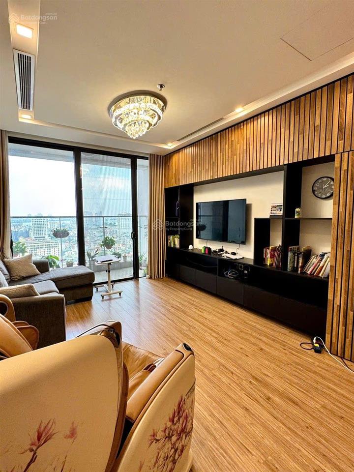 Bán chung cư m2 vinhomes metropolis liễu giai ba đình 135m 4n3w giá 35,x tỷ sổ đỏ full đồ ở ngay