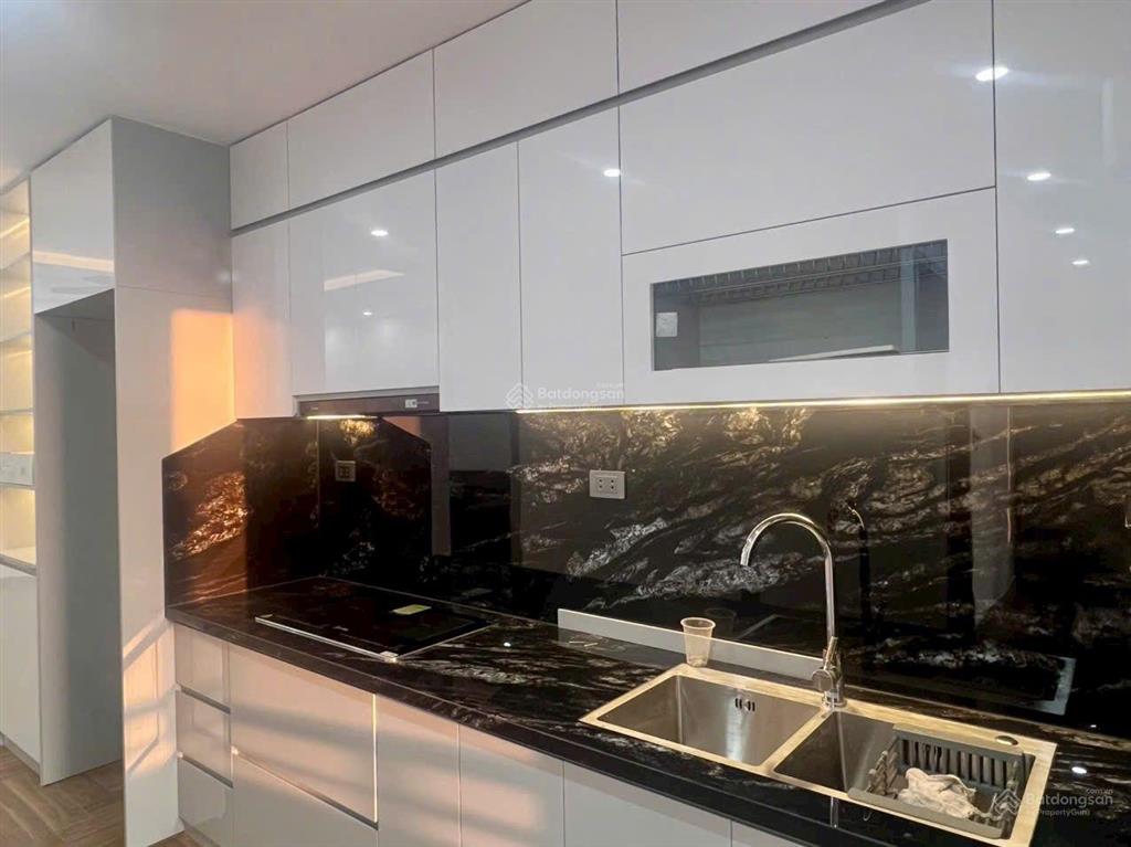 Cần tiền bán gấp chung cư 34t hoàng đạo thuý cầu giấy 162m 3n3w 14,x tỷ sổ đỏ lâu dài  0915 394 ***