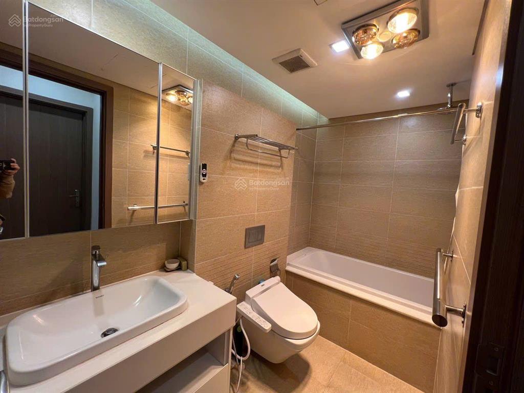 Bán căn chung cư ct8 the emerald mỹ đình 142m 4 ngủ 3w full đồ như ảnh, sổ đỏ nhỉnh 13tỷ 0915 394 ***