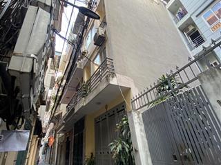 Chính chủ bán nhà đường láng, hàng hiếm lô góc 32m2x6t, ngõ thông cách phố 50m giá nhỉnh 6 tỷ