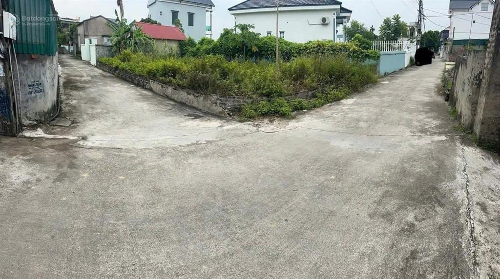 Một lô góc tuyệt đẹp, đường trước hai mặt tiền rộng ô tô tránh nhanh