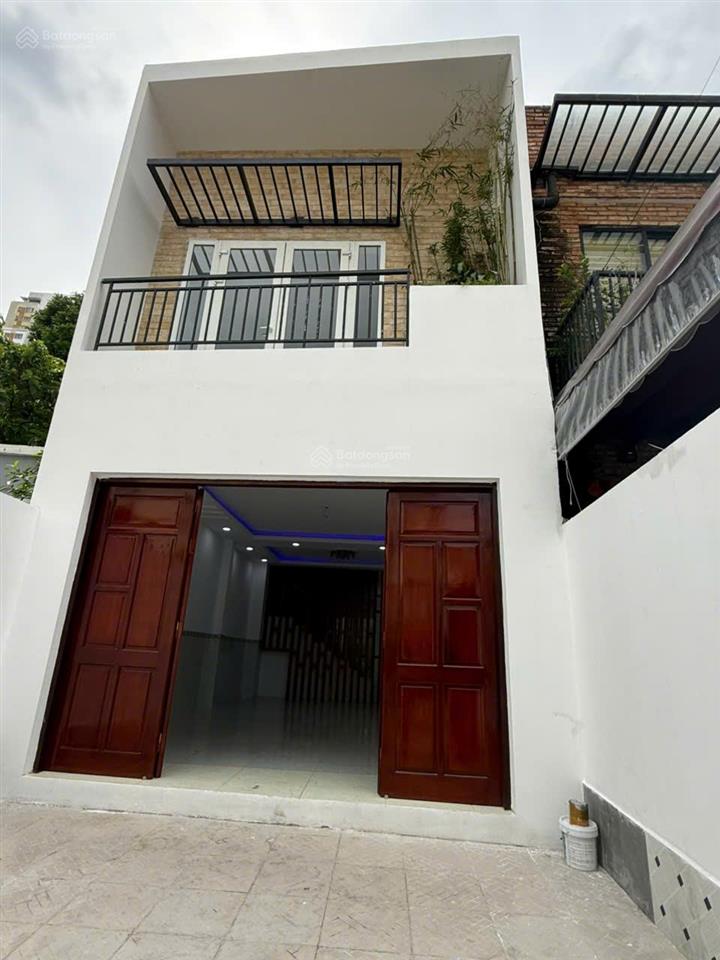 Bán nhà mặt tiền phường thảo điền, diện tích 4,5m x 20m, ô tô vào tới nhà.