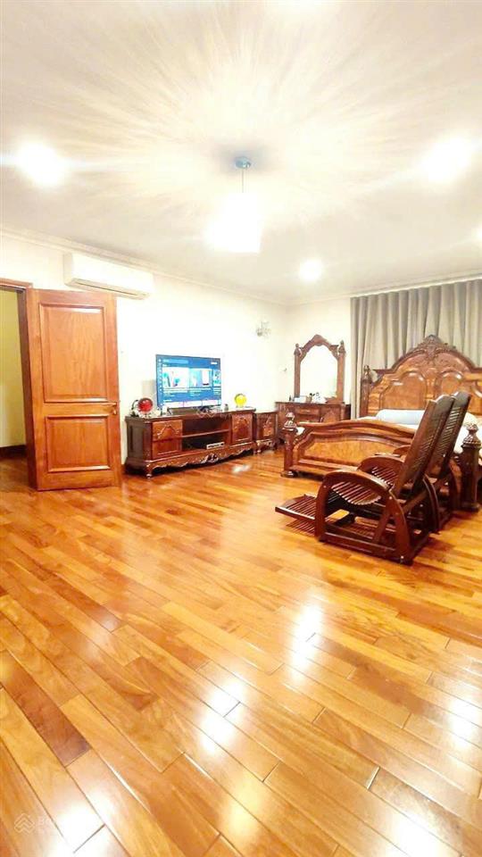 Bán nhà riêng tại nguyễn văn thương 10m x 11m, 6 phòng ngủ, 110m2. ô tô đậu trong hầm nhà.