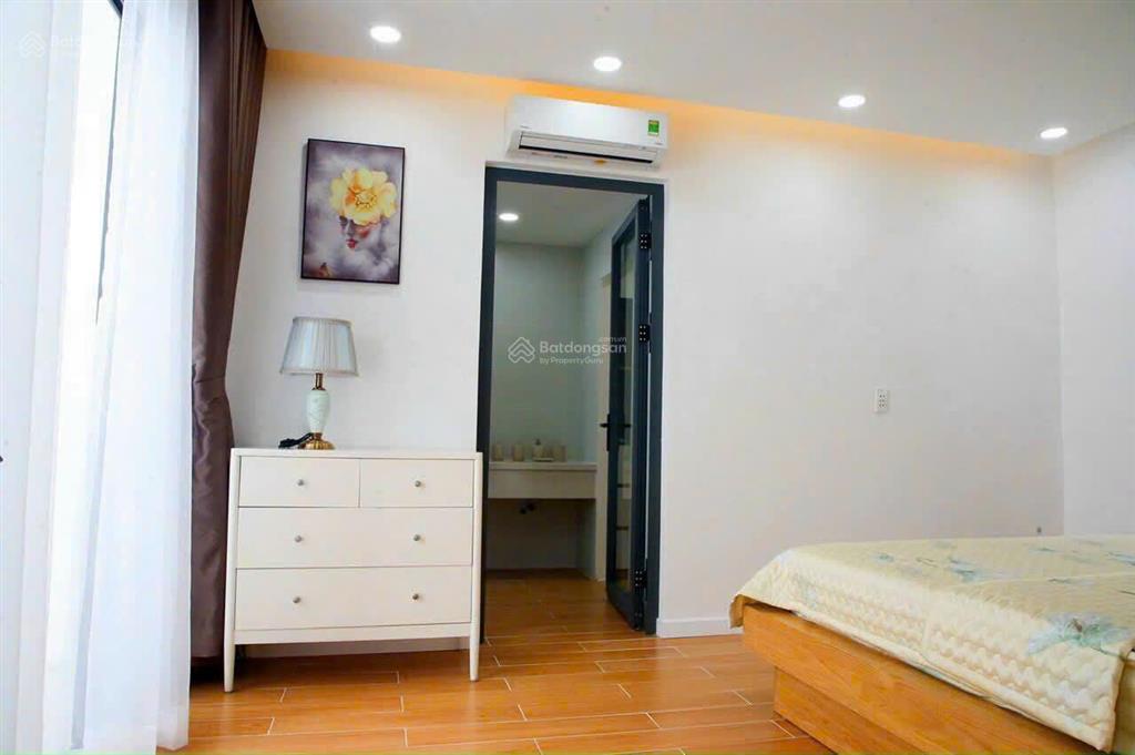Bán nhà mặt phố tại bình thạnh, cách chợ bà chiểu chưa đến 500m. diện tích 12m x 20m hầm 6 lầu