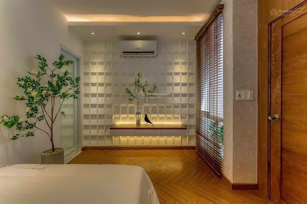 Bán nhà mặt phố tại bình thạnh, cách chợ bà chiểu chưa đến 500m. diện tích 12m x 20m hầm 6 lầu