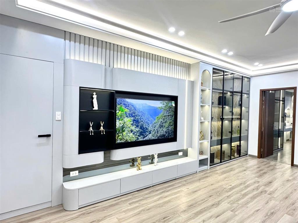 Bán căn góc 3 pn view đẹp, tầng trung dự án sun squqre lê đức thọ. dt 96m2 giá 8,6 tỷ