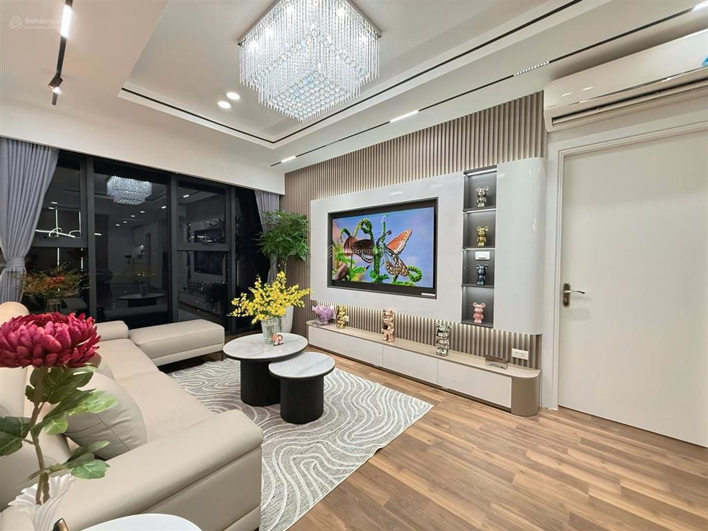 Bán gấp căn 2 phòng ngủ view đẹp full đồ cao cấp goldmark city 136 hồ tùng mậu