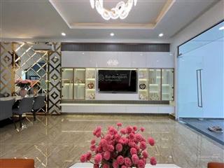 Bán nhà sát phú mỹ hưng quận 7 dt 80m2 4 tầng  4pn ôtô ngủ nhà  tặng full nội thất  nhỉnh 17tỷ