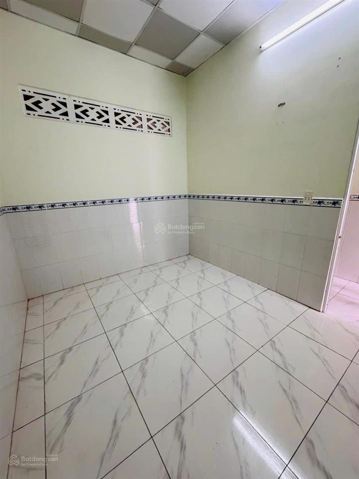 Cho thuê nhà nguyên căn 1 tầng, 3 phòng ngủ ,nhà đẹp gần chợ hưng long 60m2