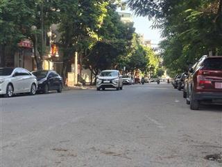 Vị trí hiếm đất đẹp phố trạm ngõ ô tô tránh ôtô vào tận đất 50m ra mặt phố trạm dt 55m