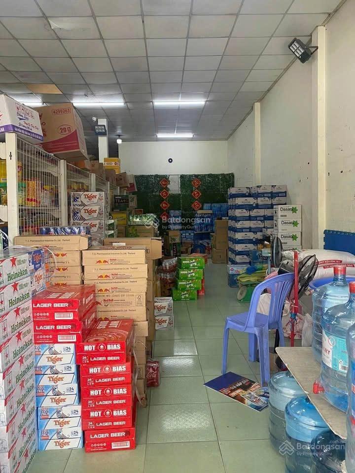 Chính chủ bán nhà tạp hoá 8x20m, 1.2 tỷ full. ngay trong chợ bình chánh. cho thuê được 20tr/tháng