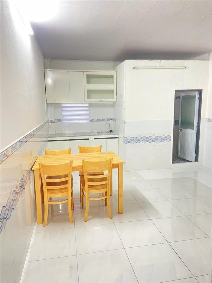 Nhà 1 trệt 1 lửng hẻm xe hơi tới nhà giá 1 tỉ 370 shr giáp tp. hcm