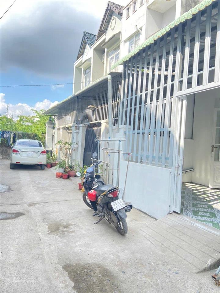 Nhà 1 trệt 1 lửng hẻm xe hơi tới nhà giá 1 tỉ 370 shr giáp tp. hcm