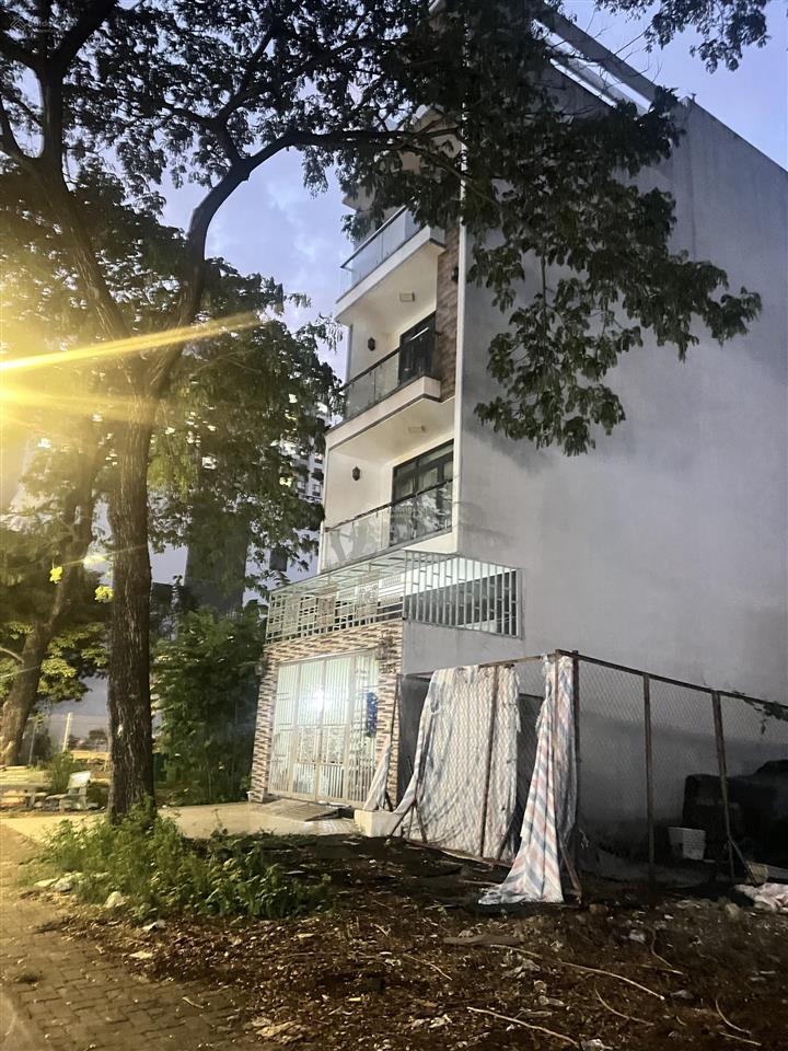 Nhà  mt  5t  359m2 sàn  10chdv doanh thu ổn định mỗi tháng