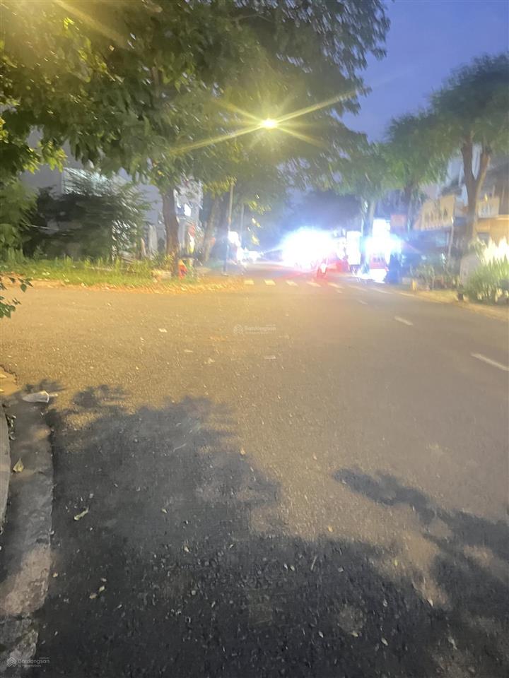 Nhà  mt  5t  359m2 sàn  10chdv doanh thu ổn định mỗi tháng