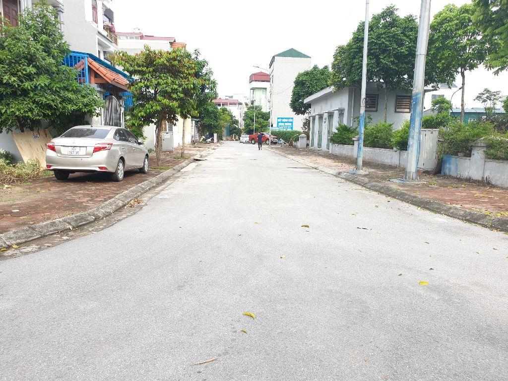 BÁN ĐẤT HOÀ LẠC, CÁCH METRO CHỈ 500M, ĐỐI DIỆN ĐH FTP, ĐHQG HÀ NỘI, LÔ GÓC, TRỤC CHÍNH KD