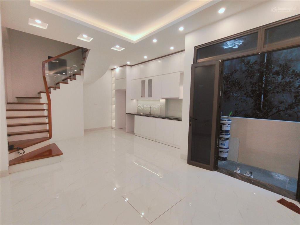 Đẹp nhất nam từ liêm 40m, 5tầng trên 6 tỷ, thang máy, ôtô, kinh doanh