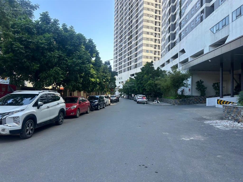 Chính chủ gửi bán nhà 4 tầng 55m2  ngõ thông  ô tô vào nhà tại vĩnh ngọc chân đế toà intracom