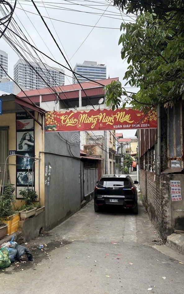 C.chủ gửi bán nhà 3 tầng 62m2 tại ngọc chivĩnh ngọc.ngay chân cầu nhật tân.ngõ thôngoto vào nhà