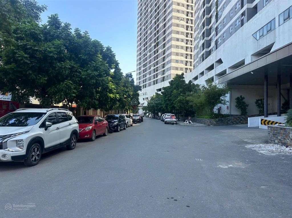 C.chủ gửi bán nhà 3 tầng 62m2 tại ngọc chivĩnh ngọc.ngay chân cầu nhật tân.ngõ thôngoto vào nhà